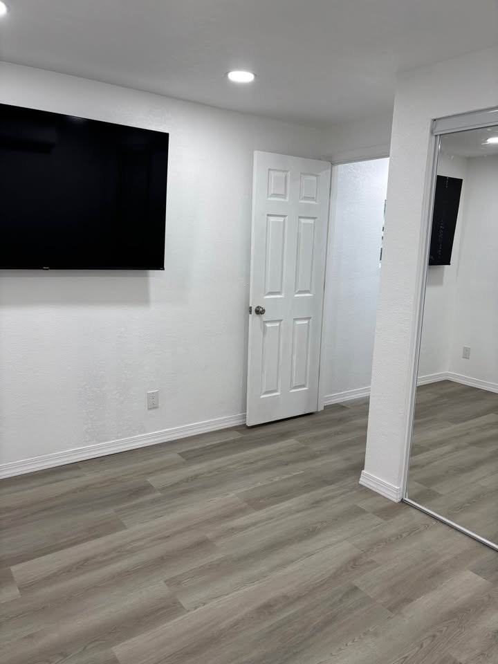 4802 E Sligh Ave - Photo 5 of 8