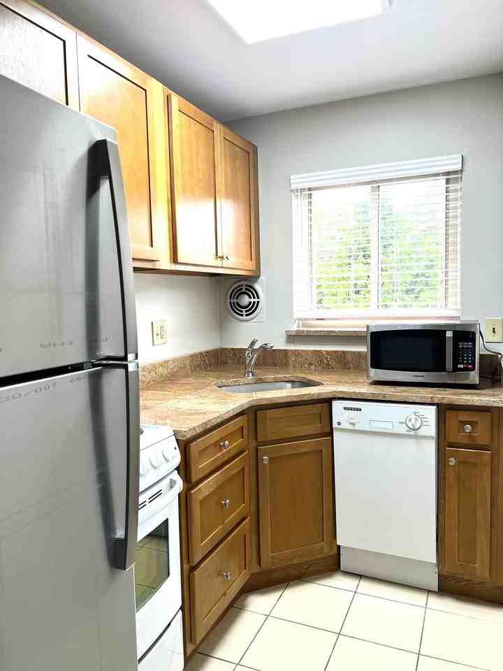 2859 E Maple Rd #15 - Photo 5 of 15