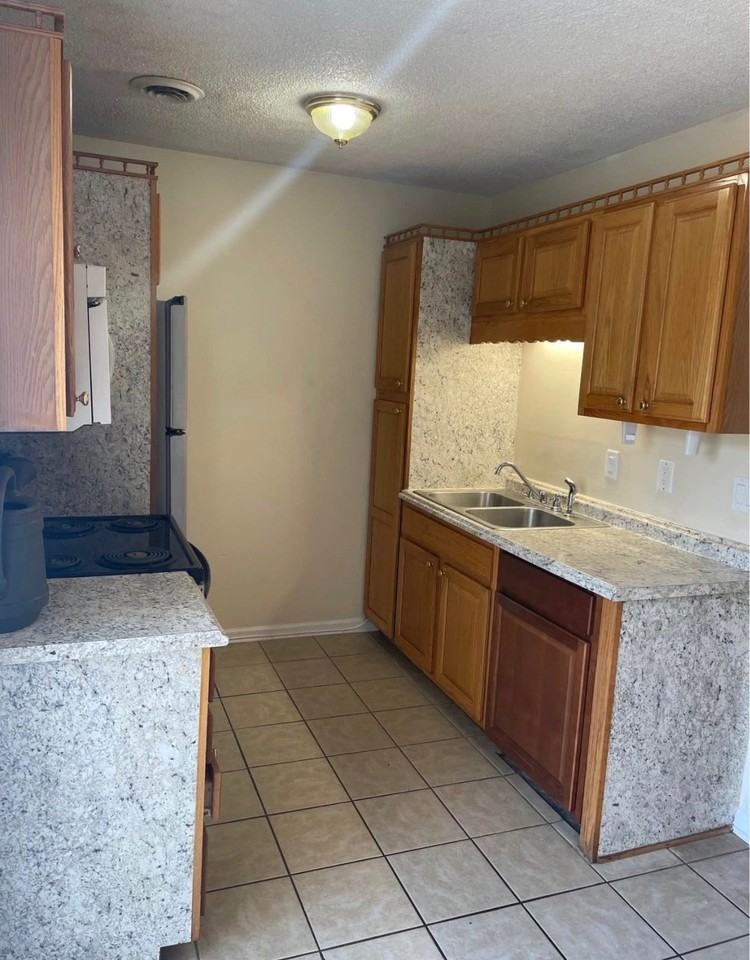 107 Hickory Ln Unit D #D - Photo 2 of 13