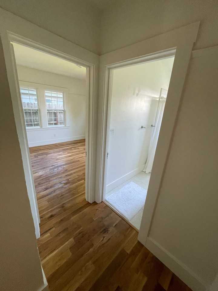 425 41st St - Photo 4 of 11