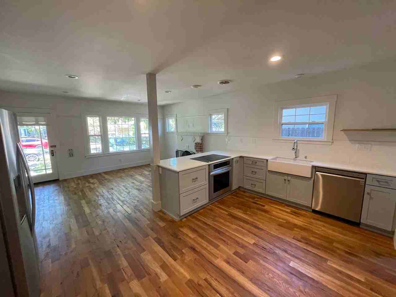 425 41st St - Photo 6 of 11