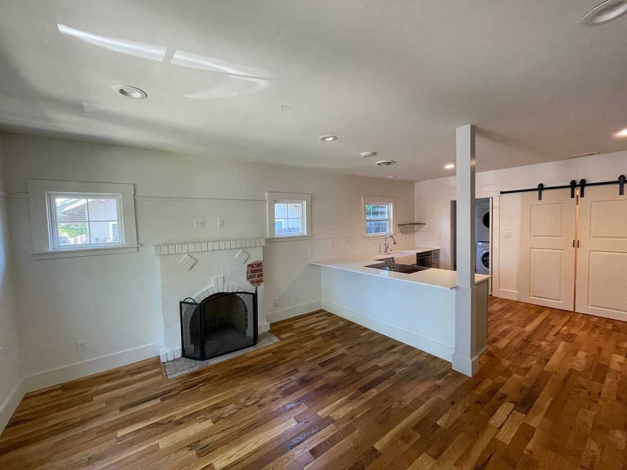 425 41st St - Photo 7 of 11