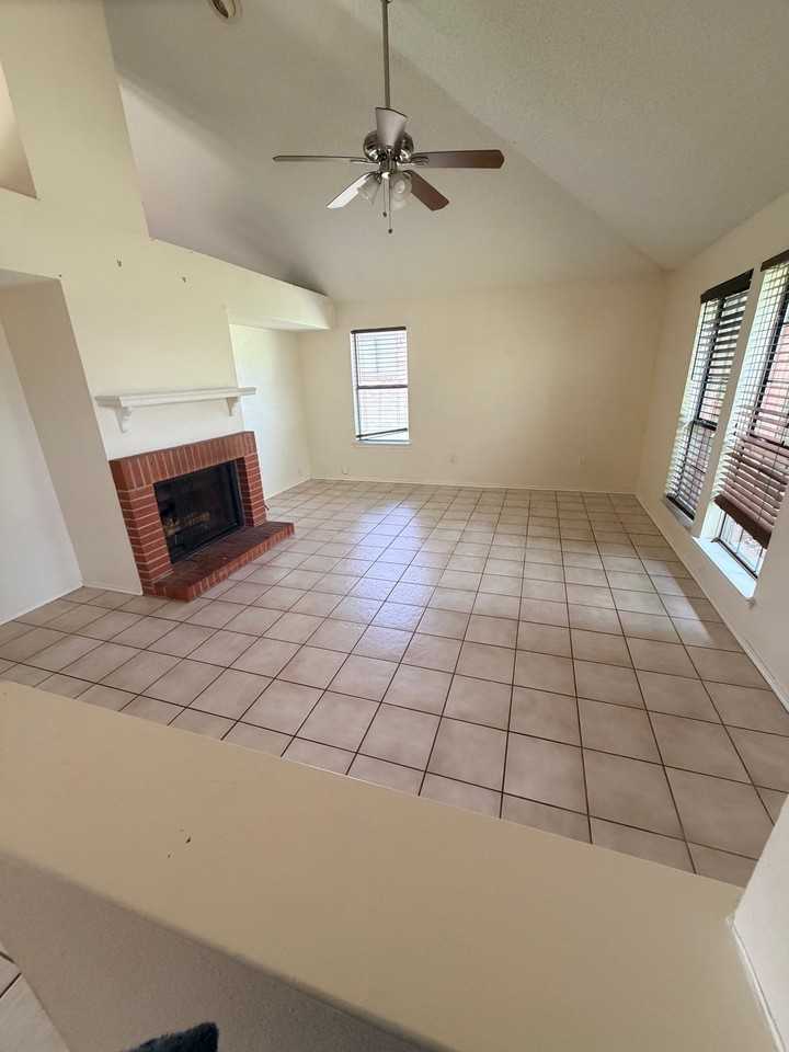 1311 Petunia Dr - Photo 3 of 13