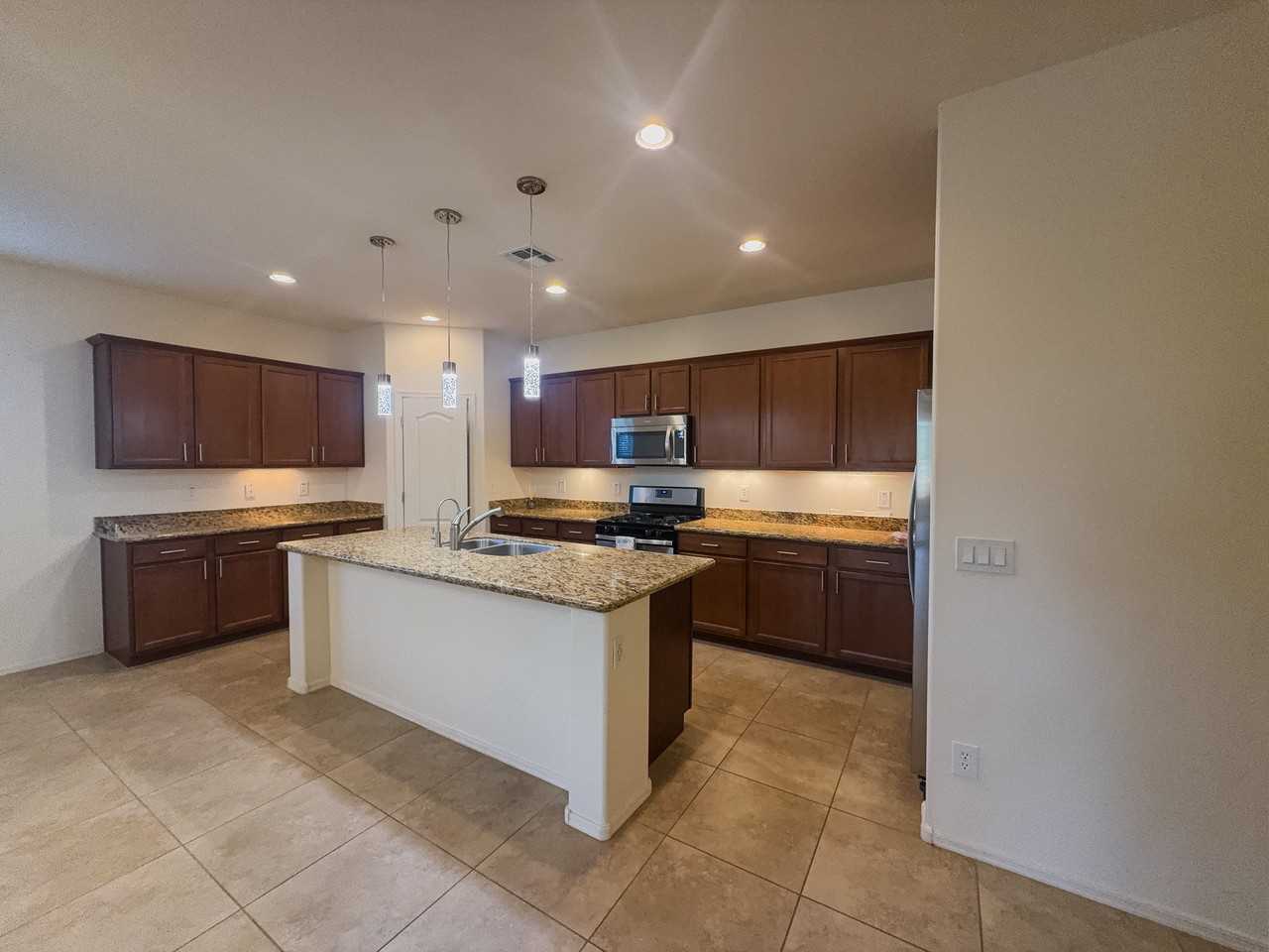 21005 E Pecan Ln - Photo 5 of 20