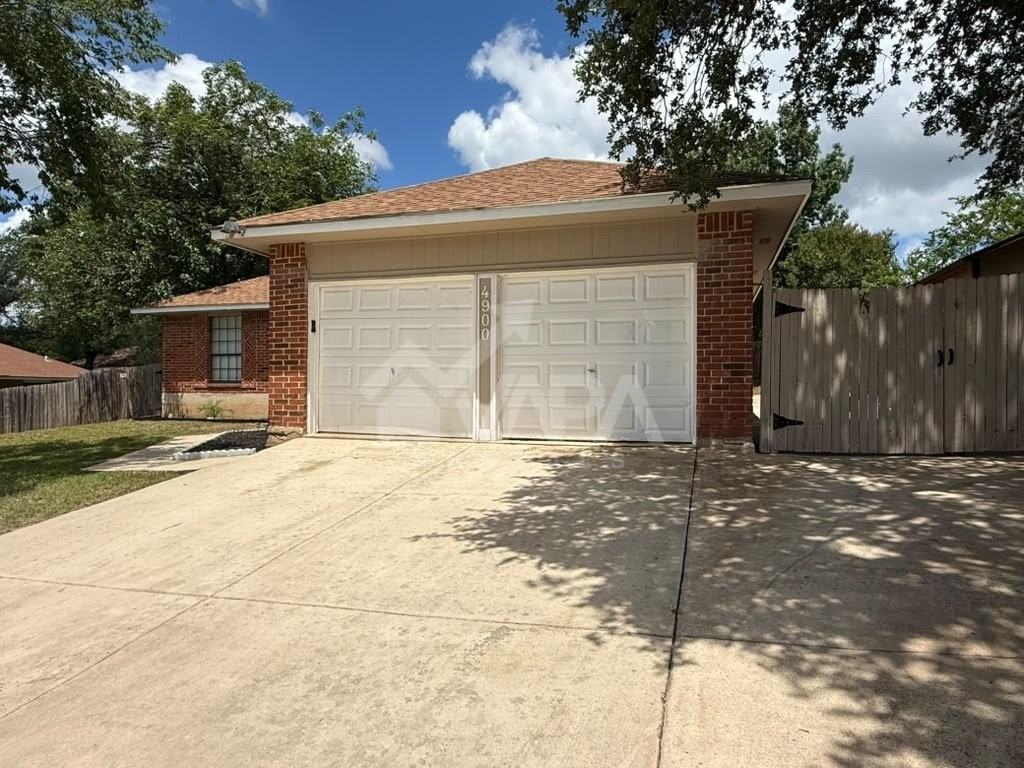 4900 Timber Trace St - Photo 2 of 19