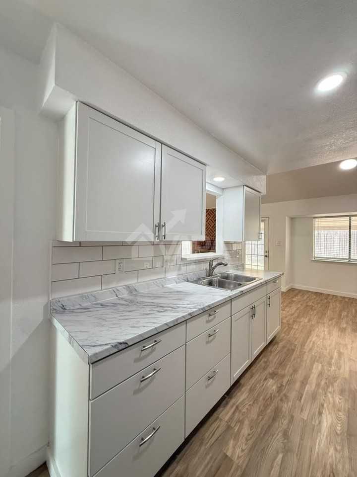 4900 Timber Trace St - Photo 6 of 19