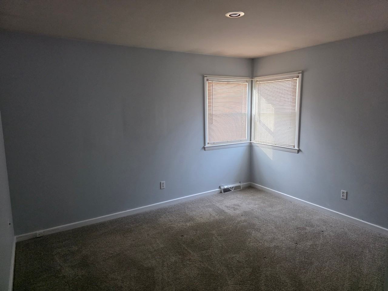 5014 Hazelwood Rd - Photo 7 of 20