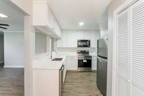 3827 Cornish Ave - Photo 4 of 9