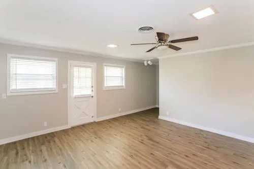 3827 Cornish Ave - Photo 5 of 9