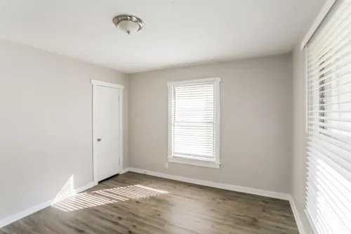 3827 Cornish Ave - Photo 7 of 9
