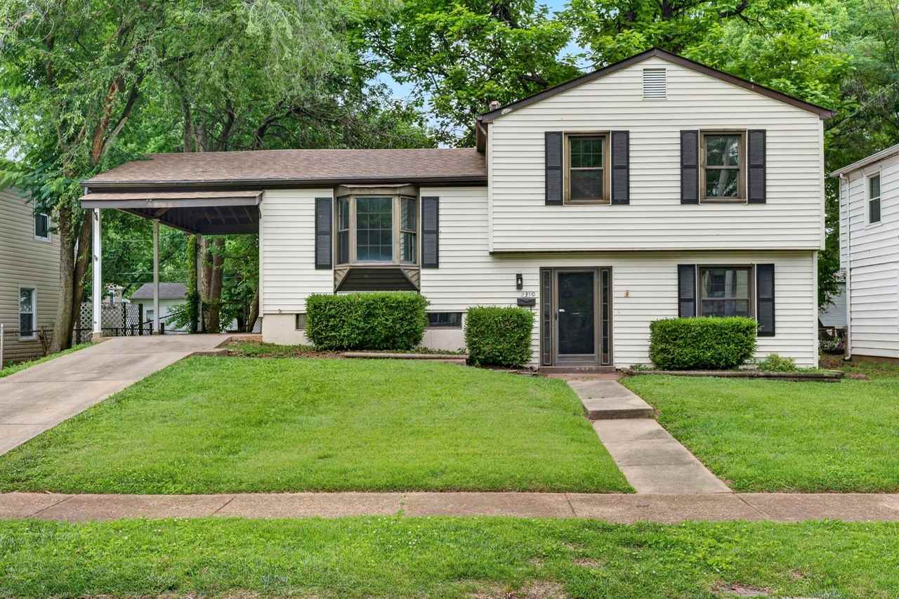 2390 Teakwood Manor Dr - Photo 2 of 20