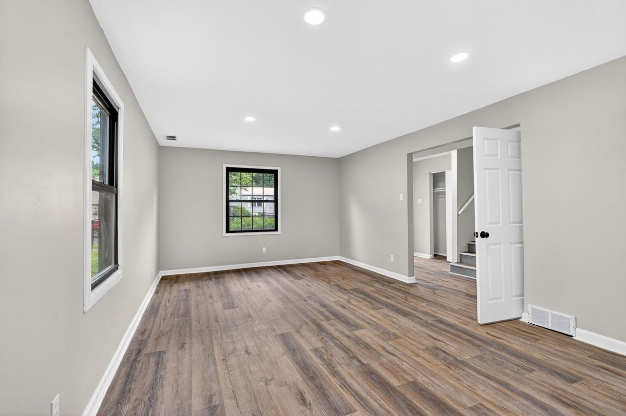2390 Teakwood Manor Dr - Photo 5 of 20
