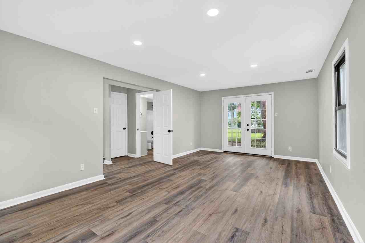 2390 Teakwood Manor Dr - Photo 6 of 20