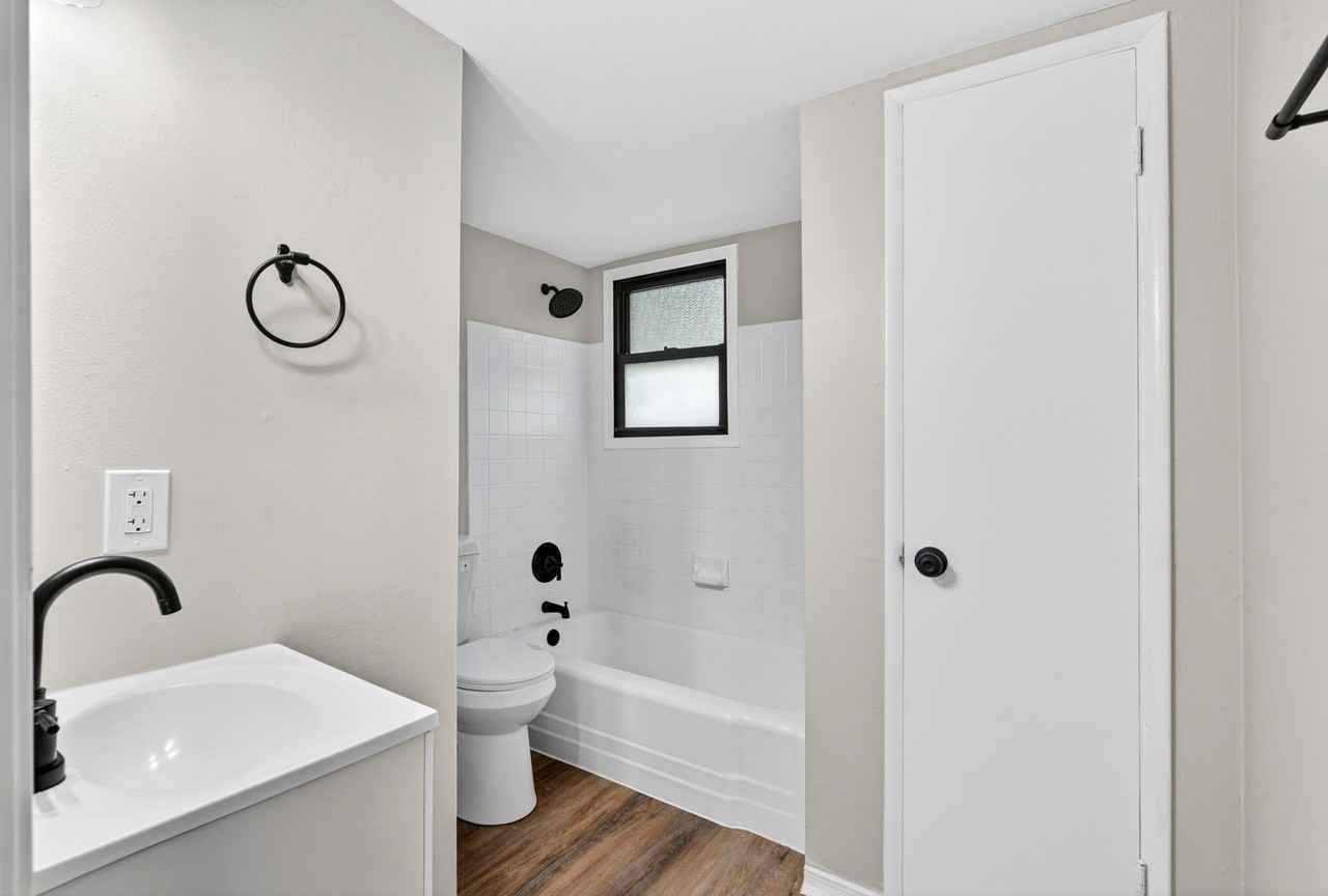 2390 Teakwood Manor Dr - Photo 7 of 20