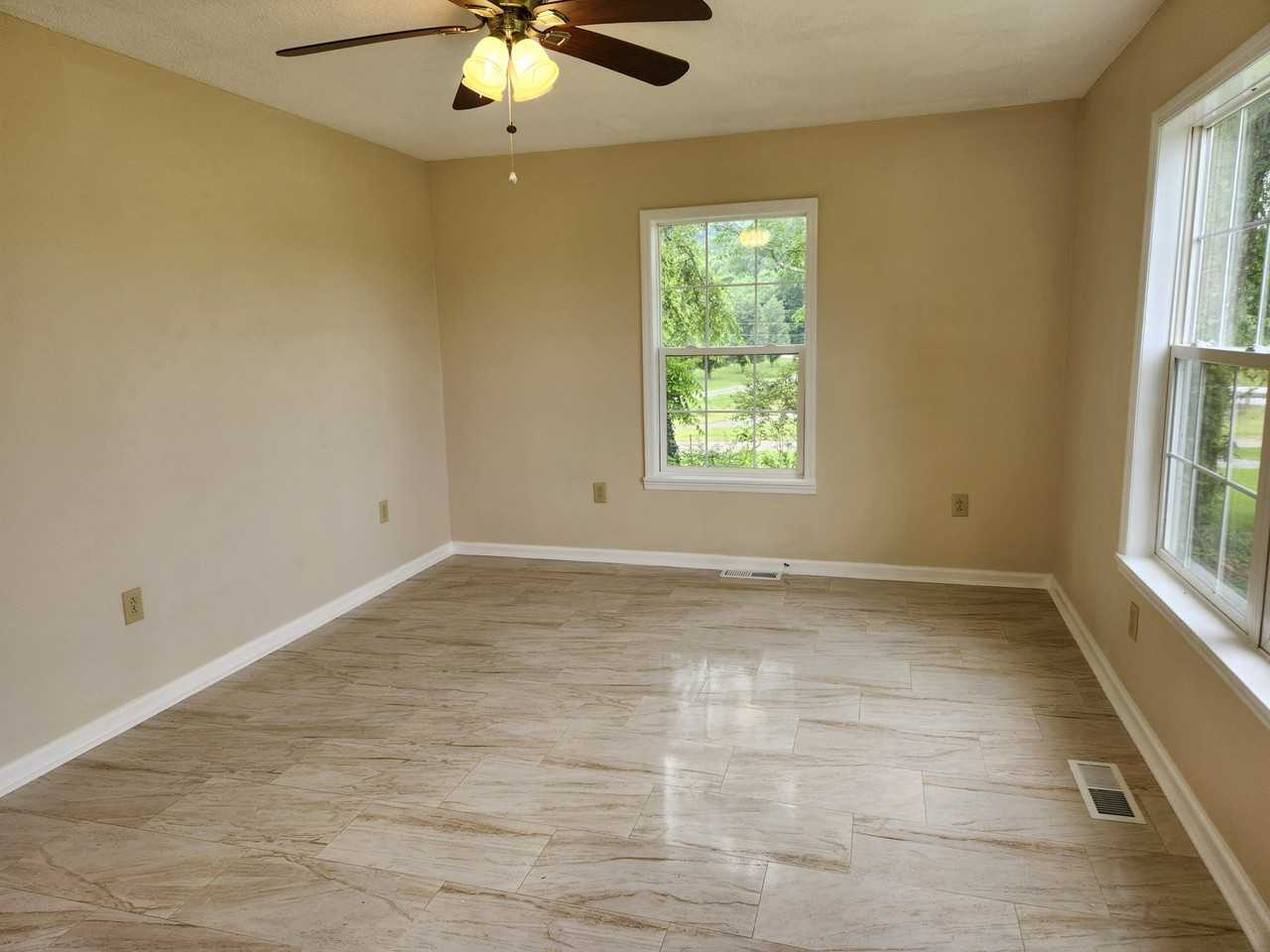 305 Buchanan St - Photo 7 of 17