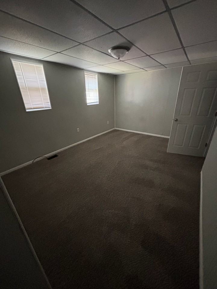 710 S Main St - Photo 4 of 12