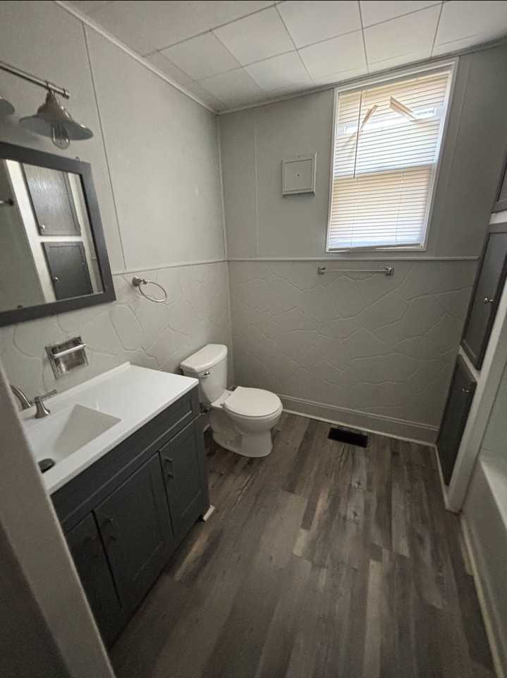710 S Main St - Photo 5 of 12