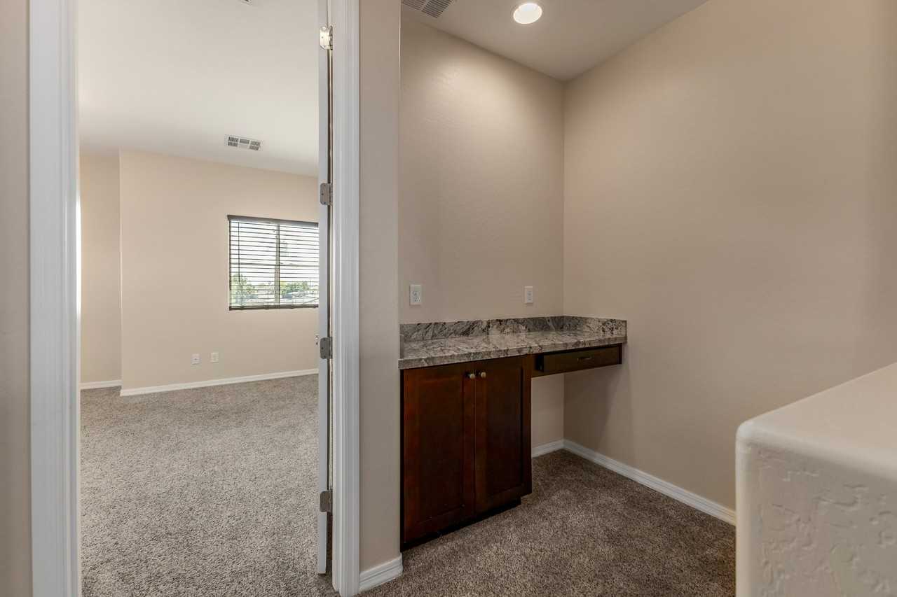 2338 W Sierra Vista Dr - Photo 7 of 20