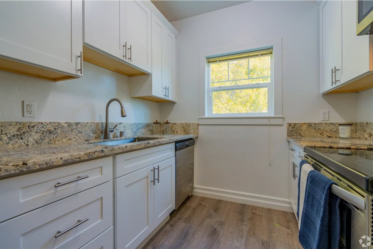 127 Almond St #127-5 - Photo 4 of 6