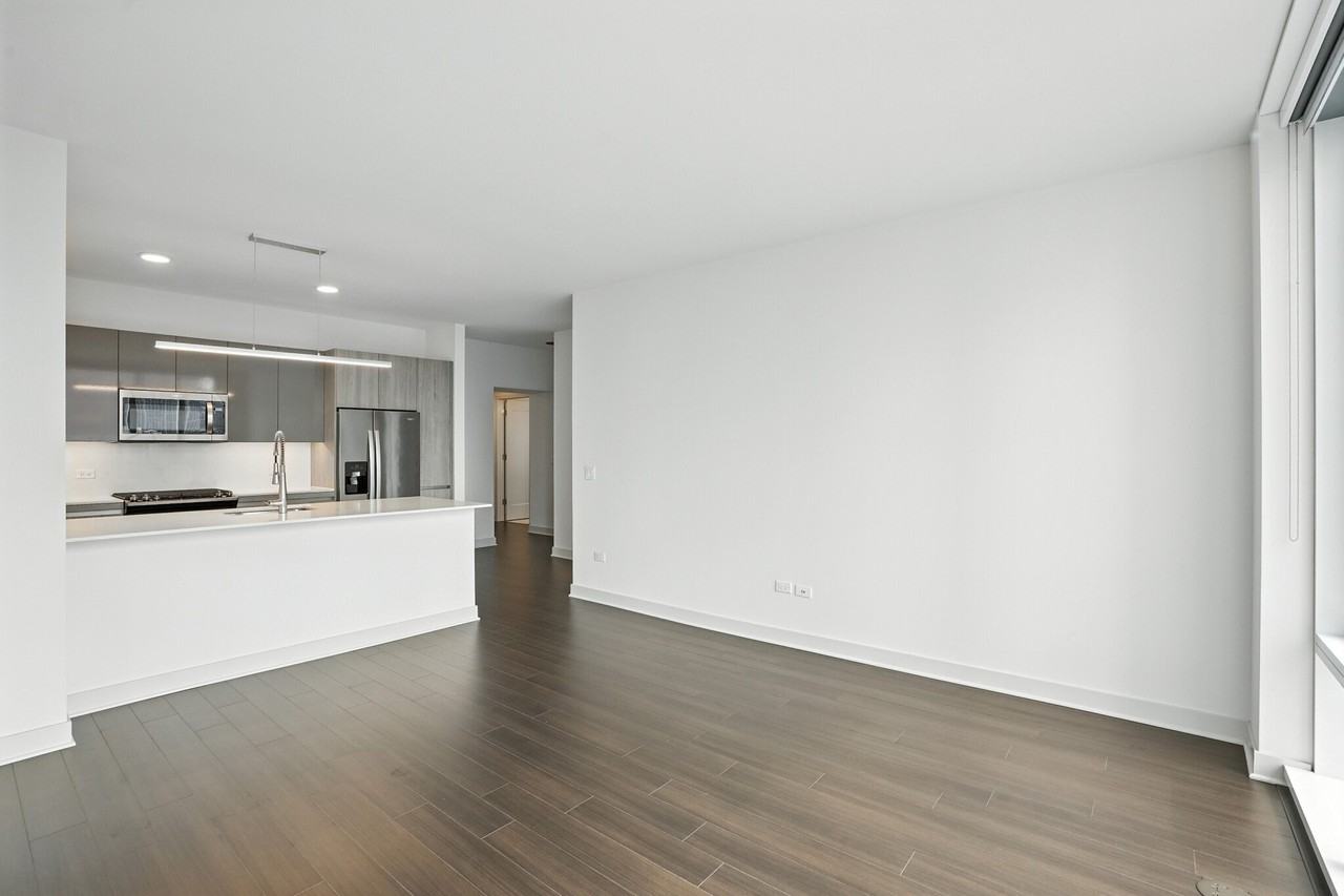 100 W Wolf Point Plz - Photo 3 of 20