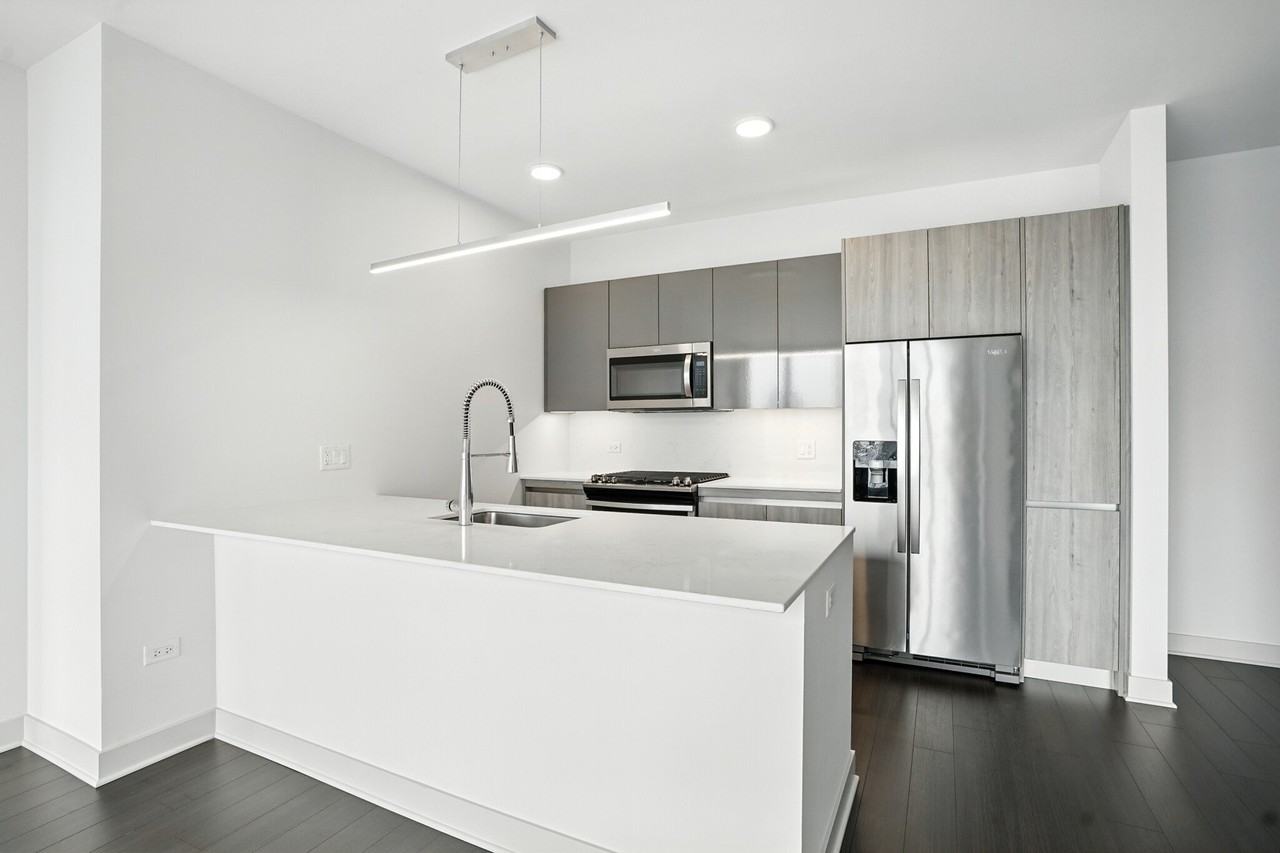 100 W Wolf Point Plz - Photo 4 of 20