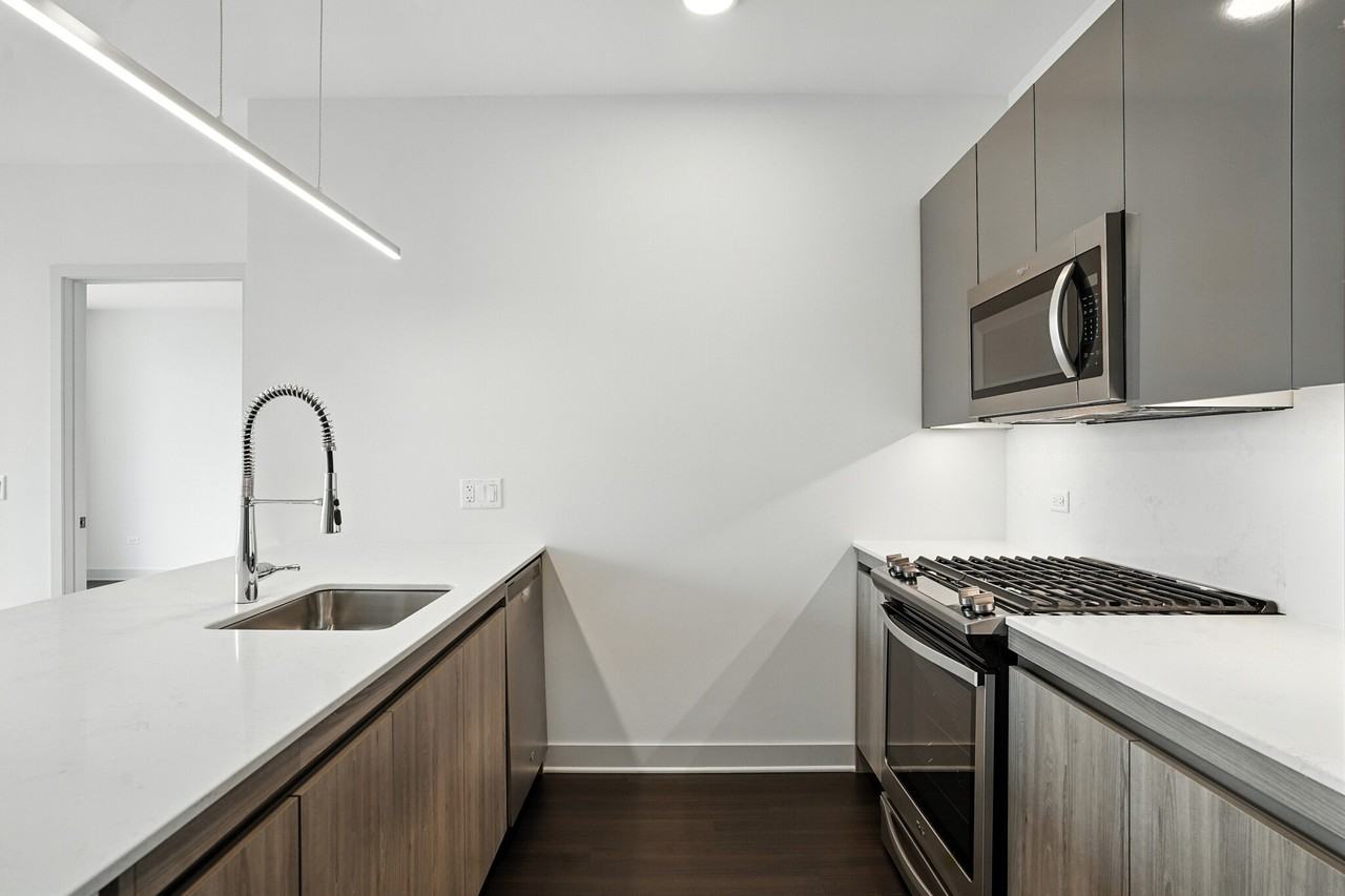 100 W Wolf Point Plz - Photo 6 of 20
