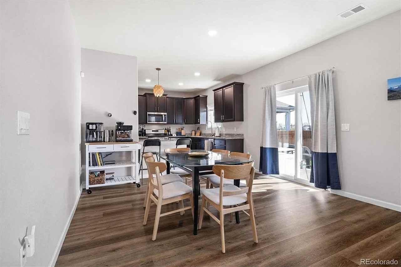 14860 Guernsey Dr - Photo 4 of 19