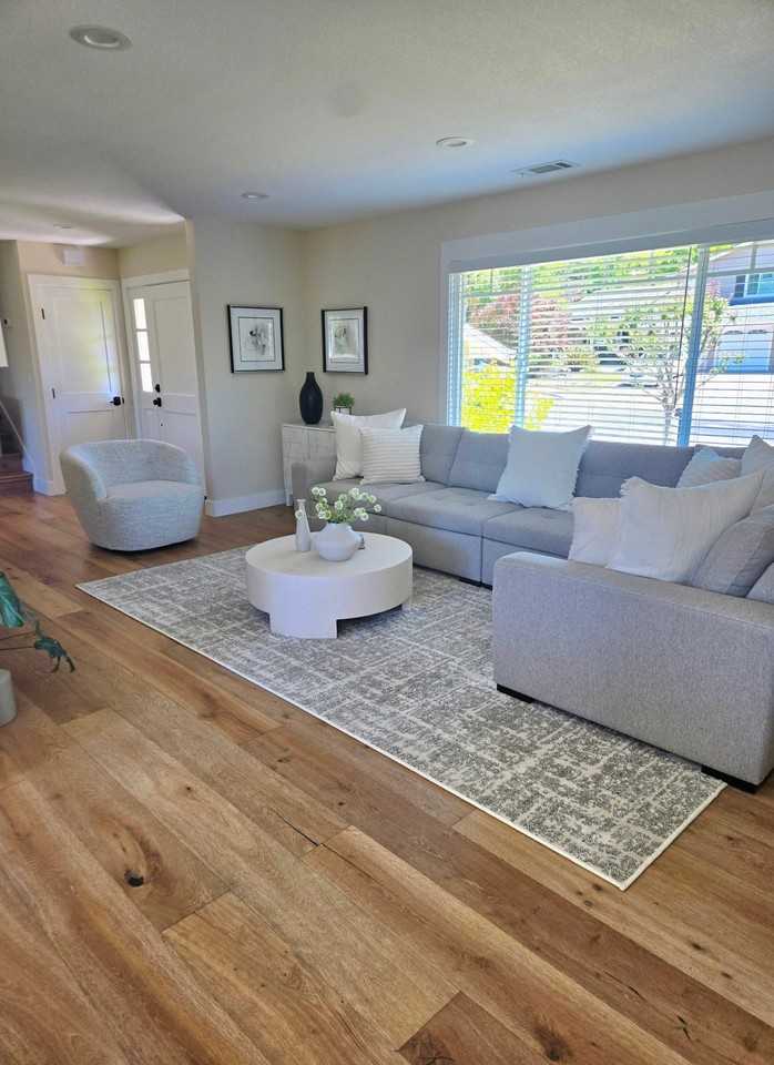 188 Lowell Dr - Photo 2 of 11