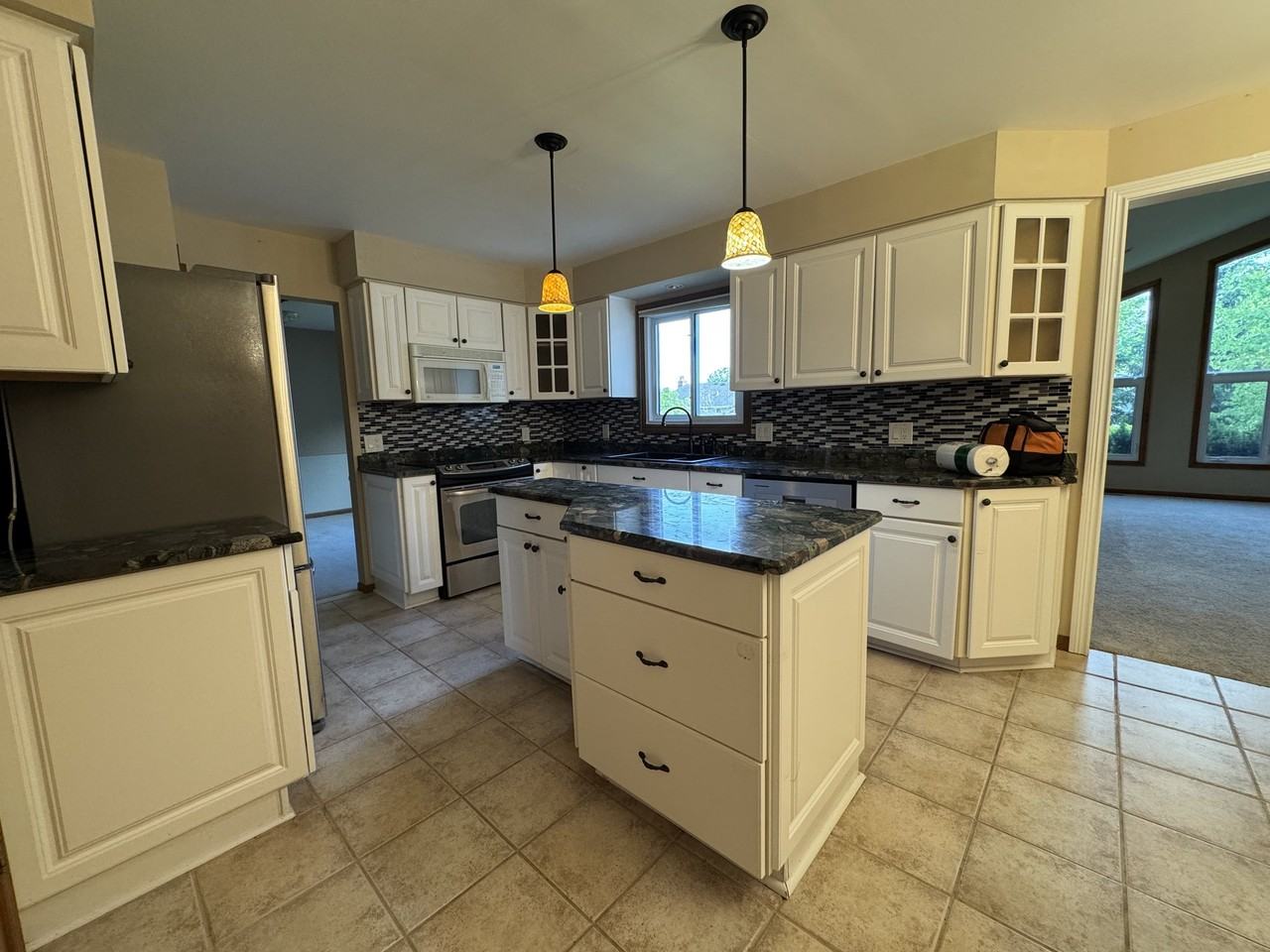 1947 N Fairview Ln - Photo 2 of 15