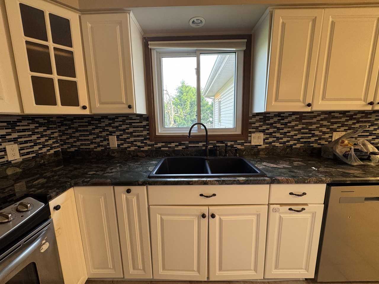 1947 N Fairview Ln - Photo 3 of 15