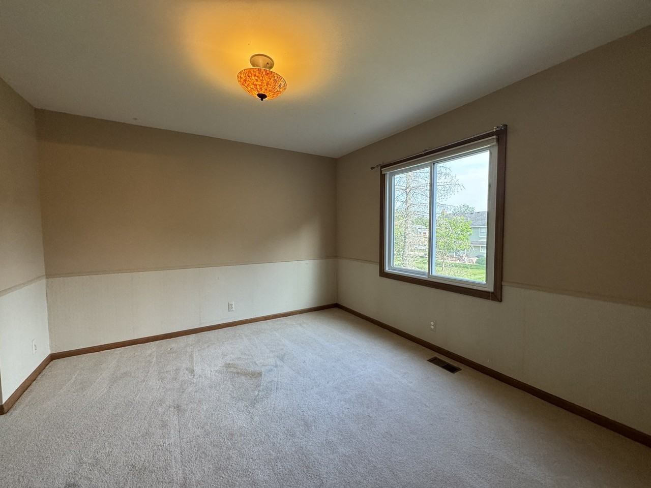 1947 N Fairview Ln - Photo 5 of 15