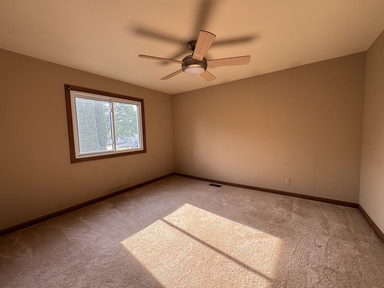 1947 N Fairview Ln - Photo 6 of 15