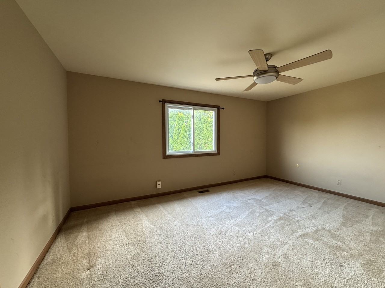 1947 N Fairview Ln - Photo 7 of 15