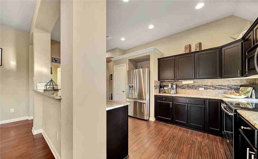 3701 Castleton Dr - Photo 7 of 20