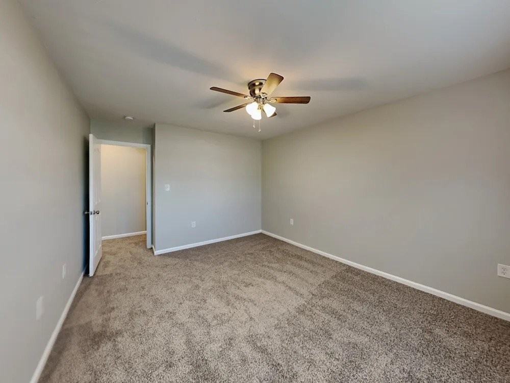 261 Brooktree Dr - Photo 4 of 6