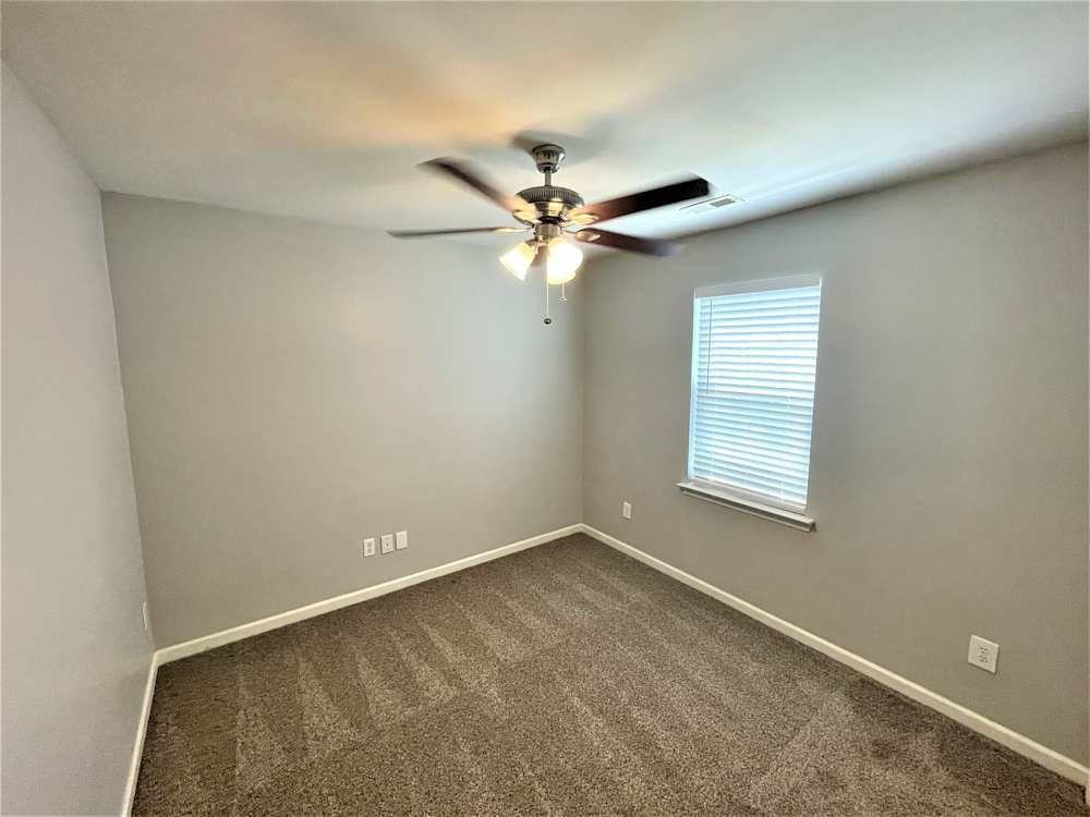 261 Brooktree Dr - Photo 5 of 6