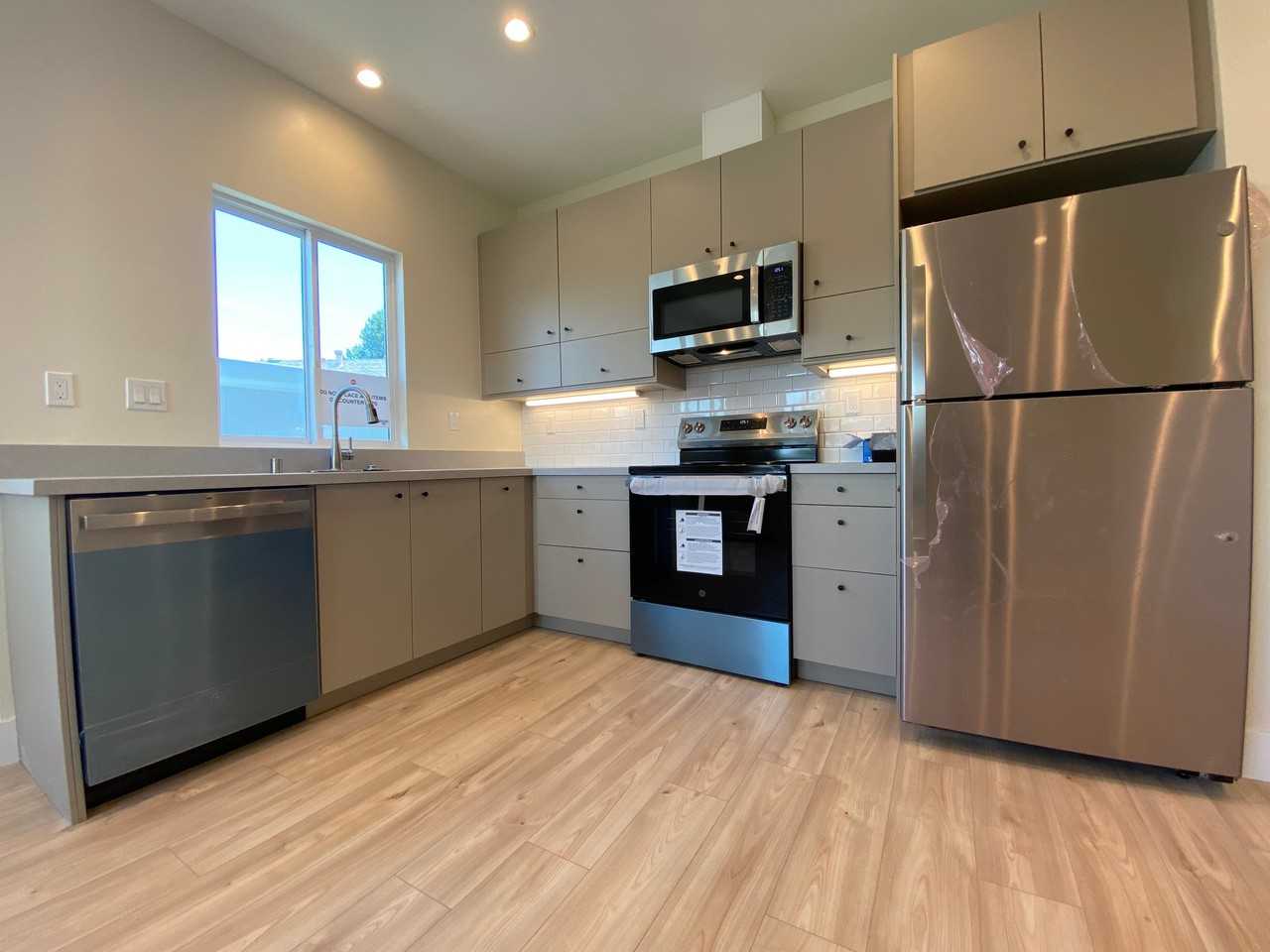 11289 Ganesta Rd - Photo 3 of 14