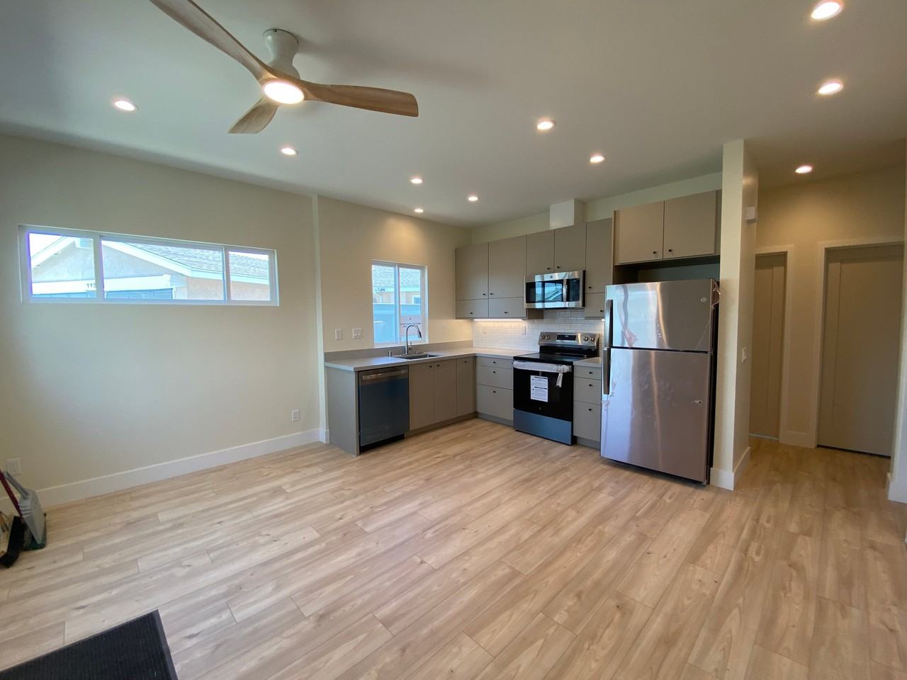 11289 Ganesta Rd - Photo 4 of 14
