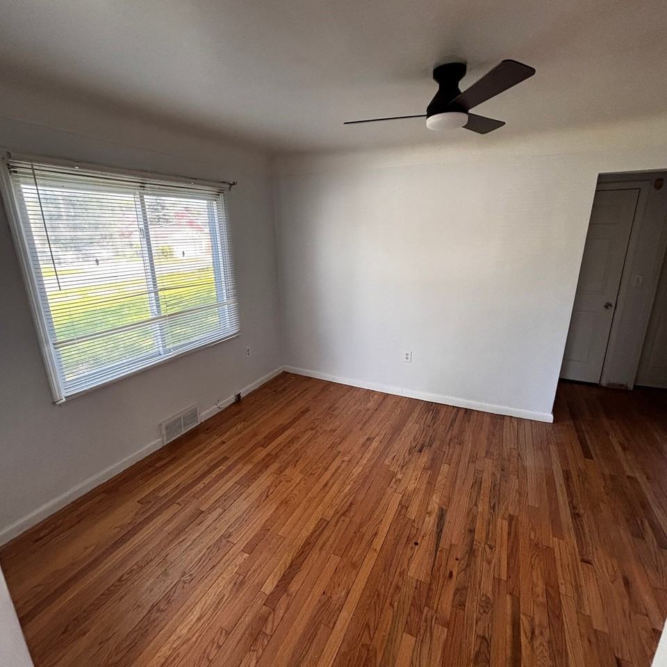 15508 Coyle St - Photo 4 of 10