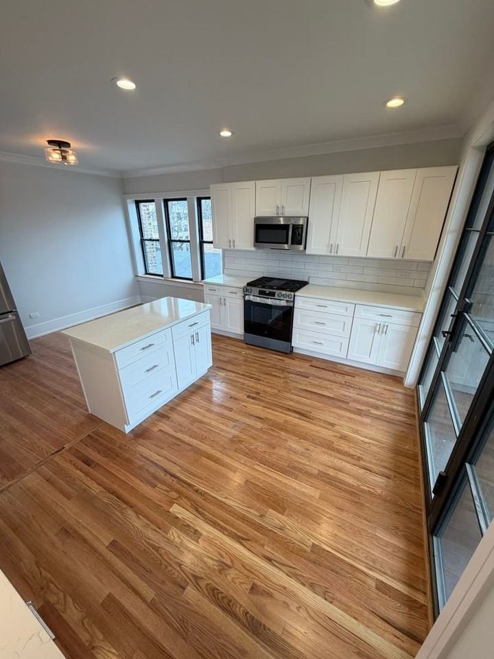 486 N Hermitage Ave #1