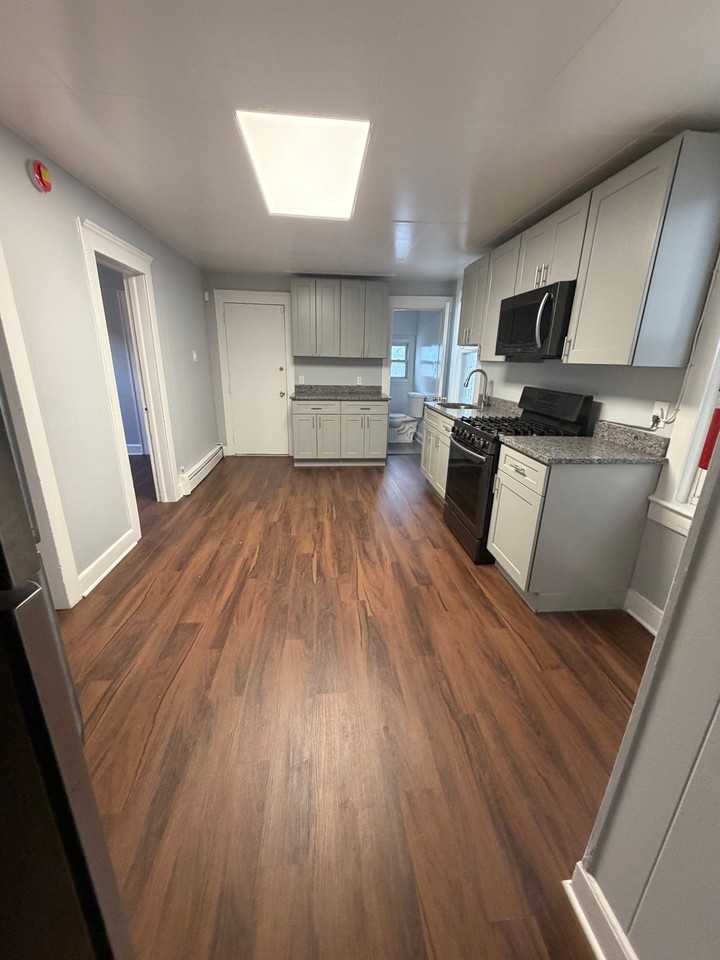 738 Edgar Rd #2 - Photo 3 of 4