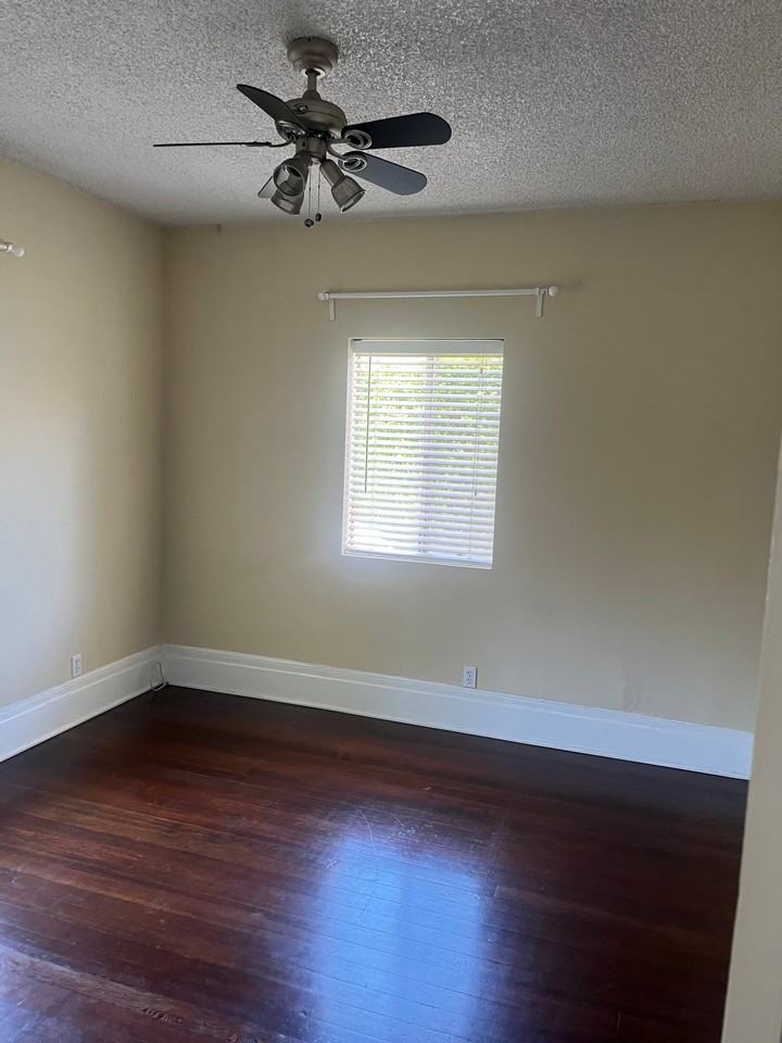 428 Cypress Ave - Photo 3 of 4