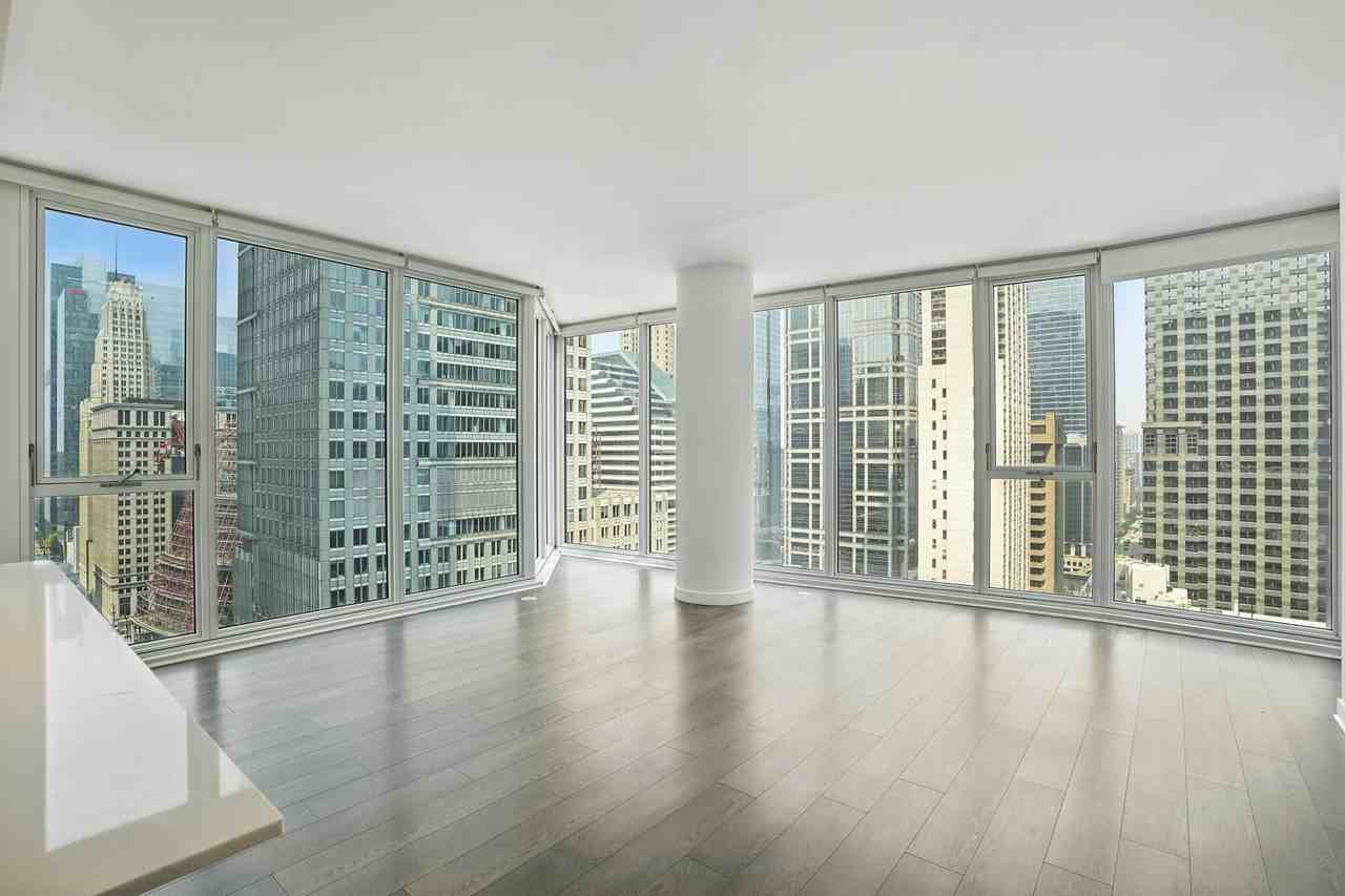 29 W Lake St