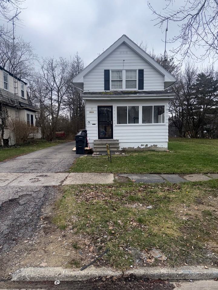 2023 Cadillac St - Photo 2 of 12