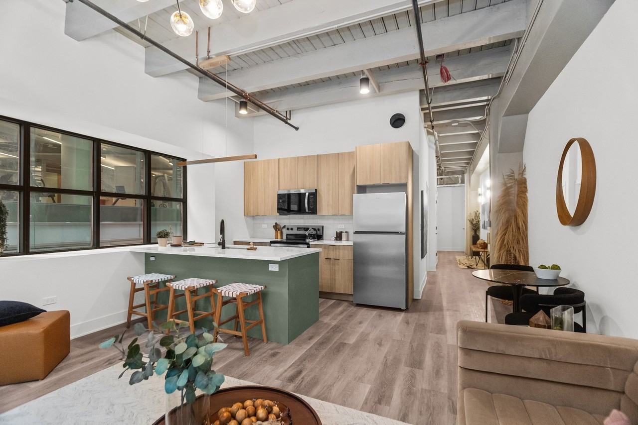 131 S Clinton St #603