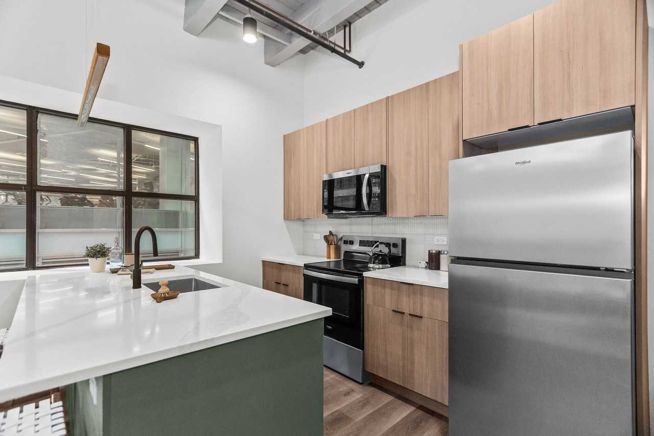 131 S Clinton St #603 - Photo 3 of 20