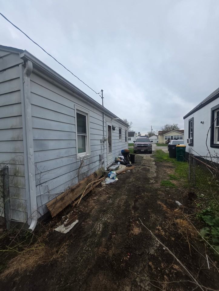 1828 W Leafland Ave - Photo 3 of 14