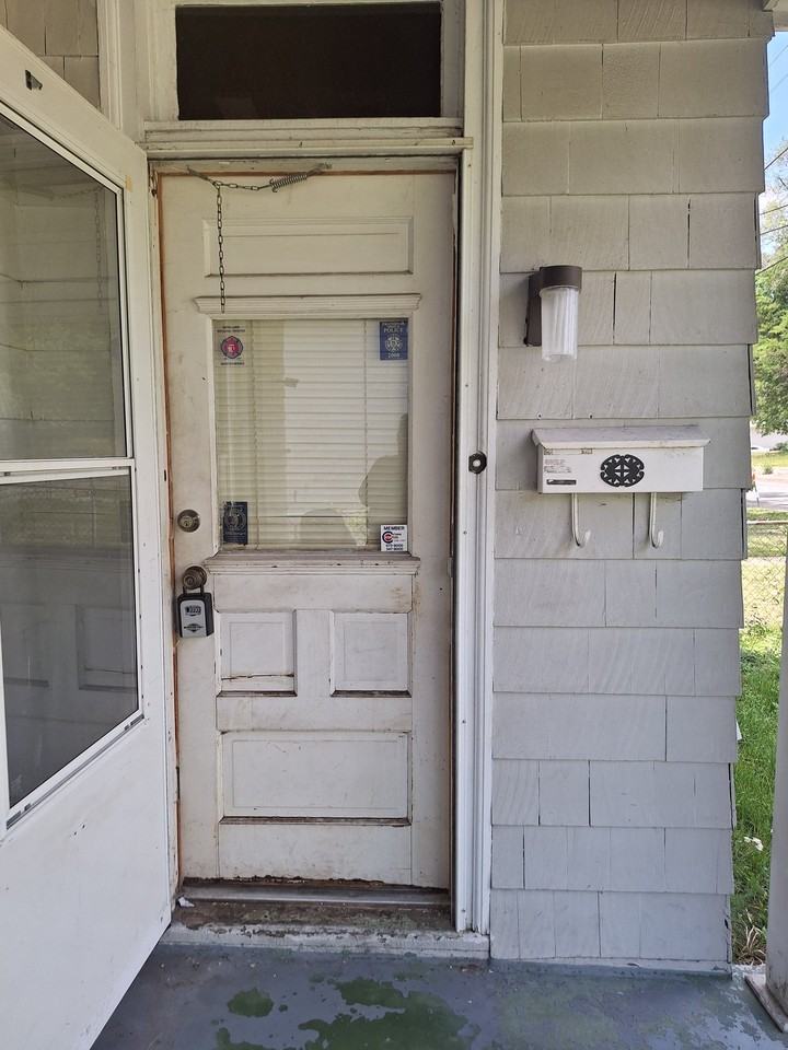2918 Ne Madison Ave - Photo 3 of 17