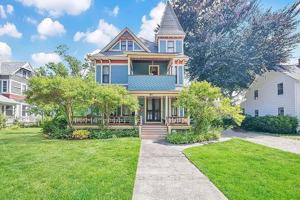 featured image of 161 Florida St