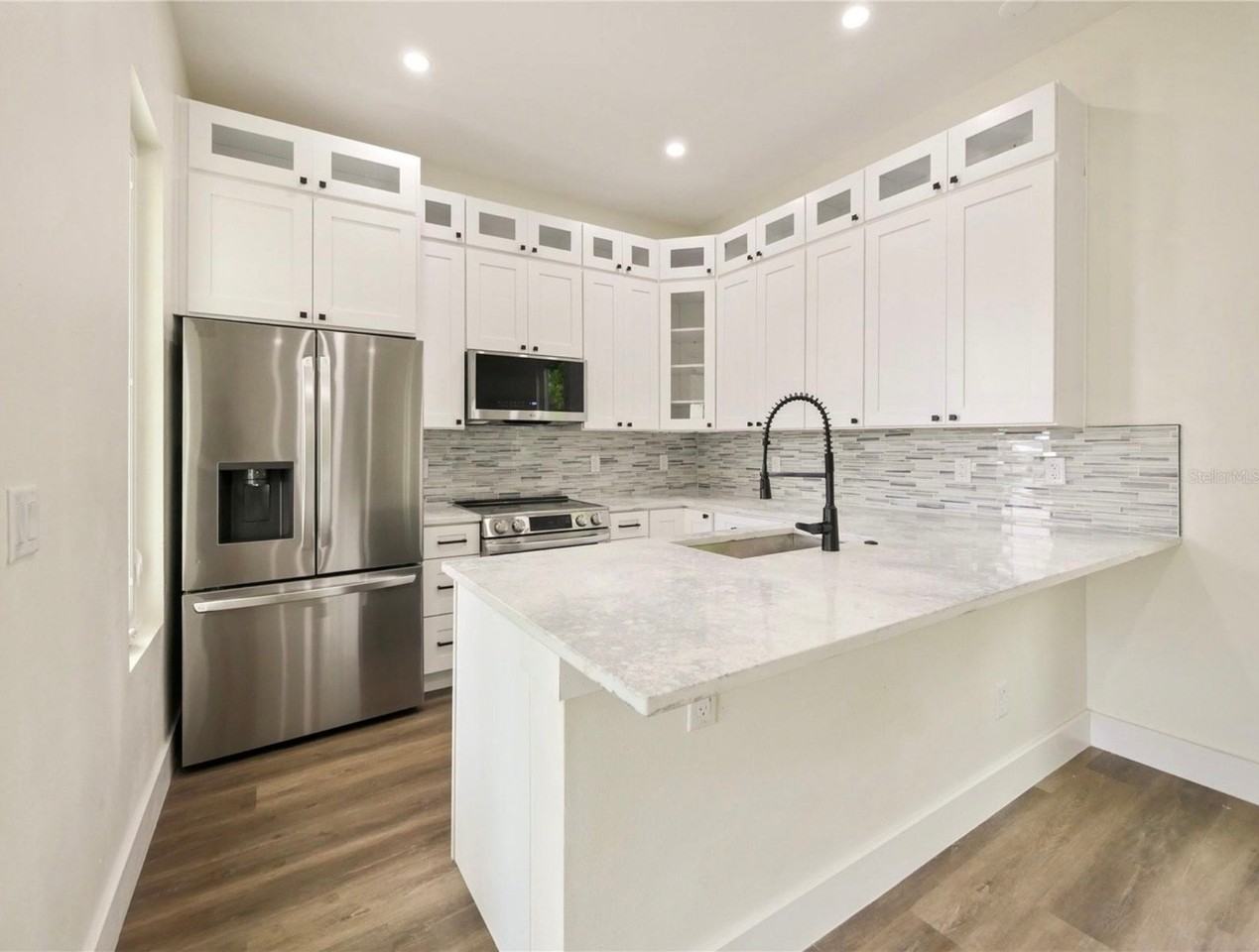 823 La Salle Ave - Photo 2 of 23